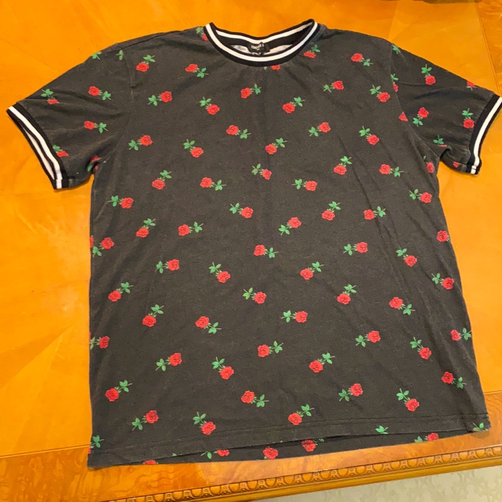 Forever 21 all over rose print T-shirt